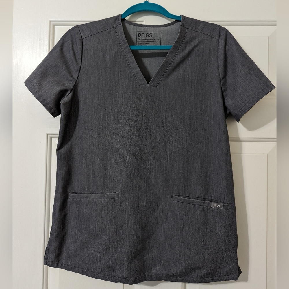 FIGS Graphite Casma 3 Pocket Scrub Top
